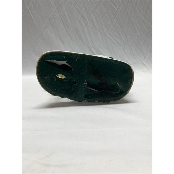 Vintage Blue on White Hand Painted Porcelain Carriage Figurine - Picture 4 of 4